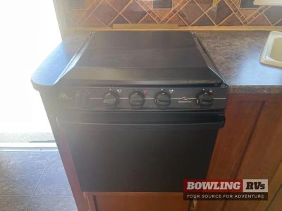 2011 Eagle Super Lite 318RLS — photo 17 view