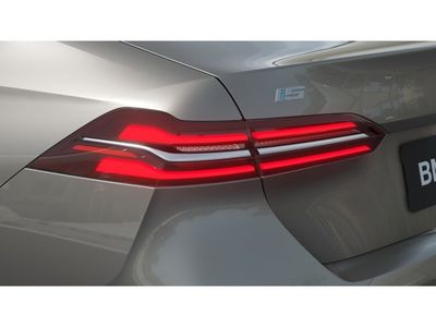2026 BMW i5 - Photo 8