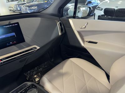 2023 BMW iX — photo 31 view