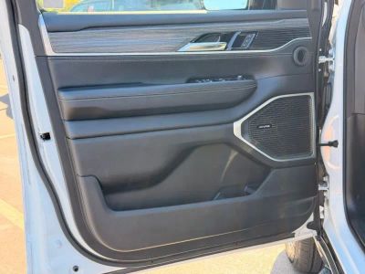 2024 Jeep Wagoneer L - Photo 27