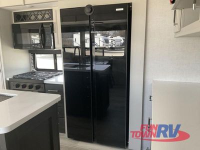2025 Keystone RV Arcadia — photo 17 view