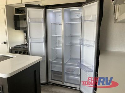 2025 Keystone RV Arcadia — photo 18 view