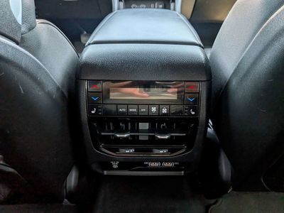 2022 Jeep Grand Cherokee — photo 16 view