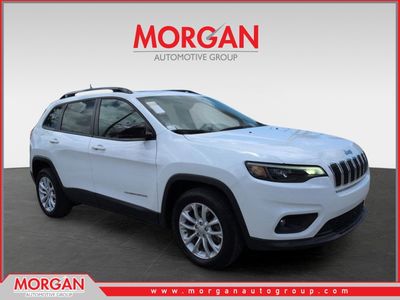 2022 Jeep Cherokee Latitude Lux in White — front three-quarter view