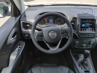 2022 Jeep Cherokee — photo 16 view