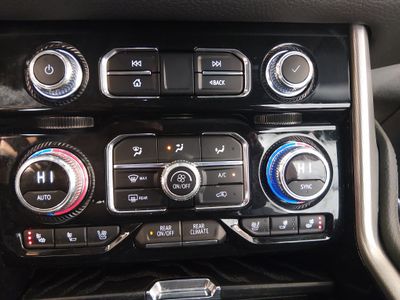 2024 GMC Yukon XL - Photo 18