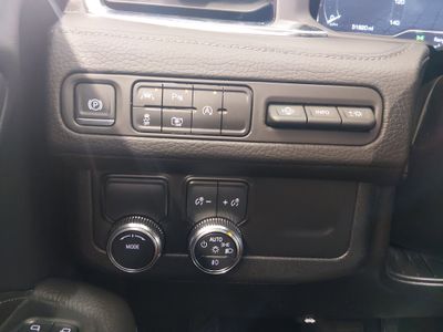 2024 GMC Yukon XL - Photo 13