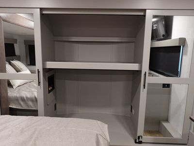 2026 Alliance RV Valor — photo 11 view