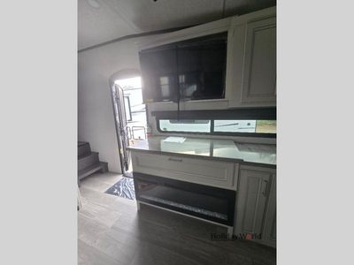 2025 Keystone Cougar — photo 10 view