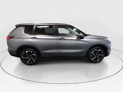 2024 Mitsubishi Outlander — photo 8 view