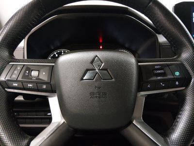 2024 Mitsubishi Outlander — photo 12 view