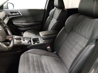 2024 Mitsubishi Outlander — photo 25 view