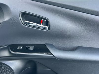 2017 Toyota Prius - Photo 18