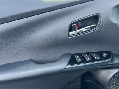 2017 Toyota Prius - Photo 12