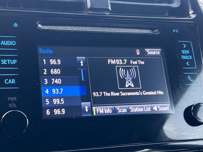 2017 Toyota Prius - Photo 19