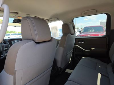 2022 Nissan Frontier — photo 18 view
