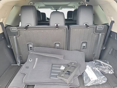 2023 Nissan Pathfinder — photo 8 view