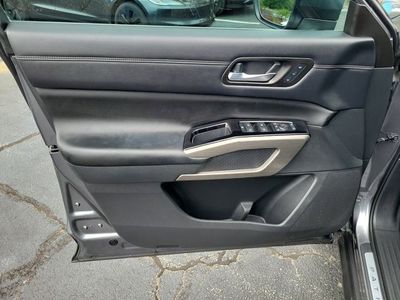 2023 Nissan Pathfinder — photo 10 view