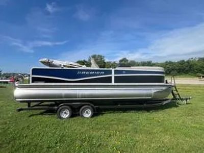 2025 Premier 230 Sunsation RE — front three-quarter view