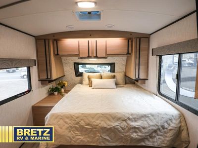 2023 Cruiser Radiance Ultra Lite - Photo 10