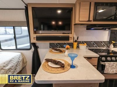 2023 Cruiser Radiance Ultra Lite - Photo 12