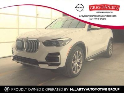 2023 BMW X5 sDrive40i in Mineral White Metallic — front three-quarter view