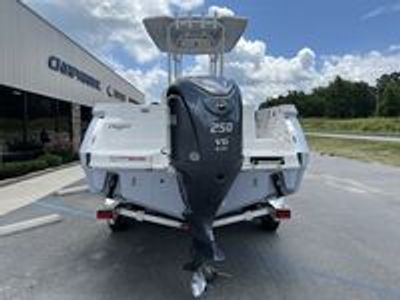 2025 Robalo 230 CC - Photo 6