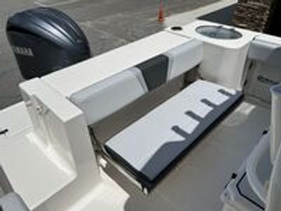 2025 Robalo 230 CC - Photo 19