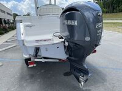 2025 Robalo 230 CC - Photo 7