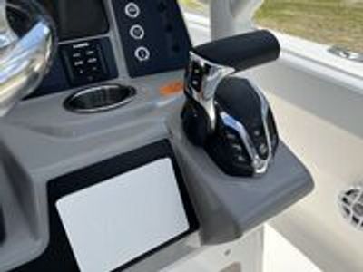 2025 Robalo 230 CC - Photo 12
