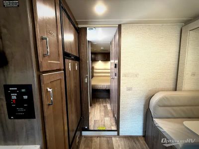 2025 Winnebago Spirit — photo 17 view