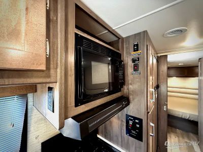 2025 Winnebago Spirit — photo 16 view