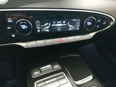 2025 Genesis GV70 - Photo 18