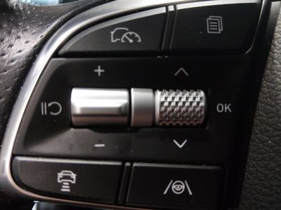 2025 Genesis G70 - Photo 13