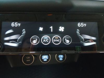 2025 Genesis G70 - Photo 17
