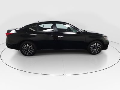 2024 Nissan Altima — photo 8 view
