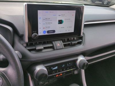 2024 Toyota RAV4 — photo 11 view