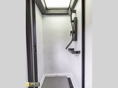 2026 Grand Design Lineage Series M - Photo 17
