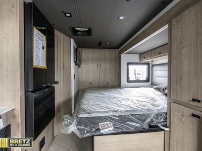 2026 Grand Design Lineage Series M - Photo 14