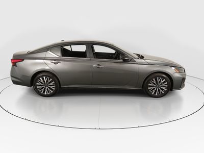 2025 Nissan Altima — photo 8 view