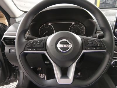 2025 Nissan Altima — photo 12 view