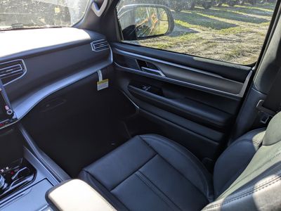 2026 Jeep Grand Wagoneer - Photo 19