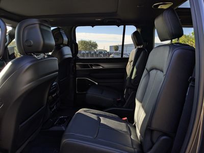 2026 Jeep Grand Wagoneer - Photo 14