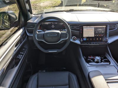2026 Jeep Grand Wagoneer - Photo 18