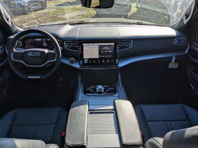 2026 Jeep Grand Wagoneer - Photo 17