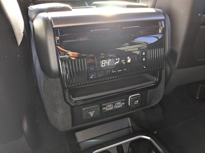 2026 Jeep Grand Wagoneer - Photo 16