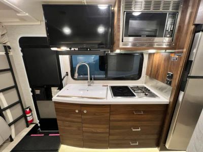 2024 Winnebago M-24V - Photo 7