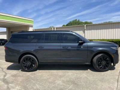 2025 Lincoln Navigator - Photo 2