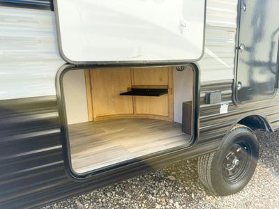 2022 Coachmen RV Clipper Ultra-Lite — photo 11 view