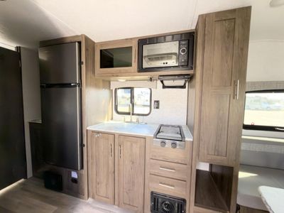 2022 Coachmen RV Clipper Ultra-Lite — photo 17 view
